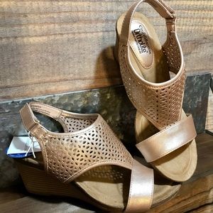 **NIB** Croft & Barrow, Wedge. Rosegold 8.5 W